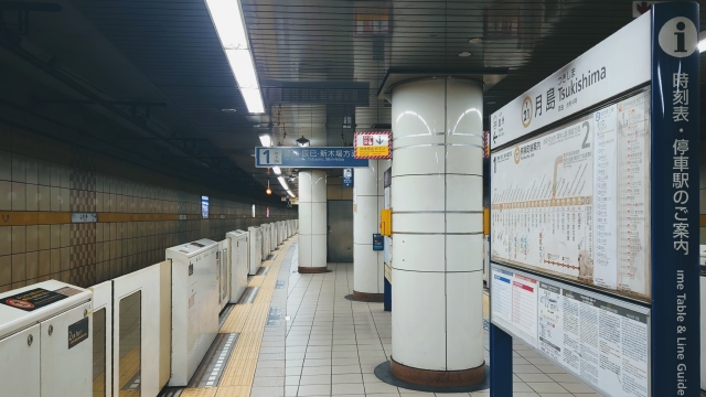 地下鉄の画像